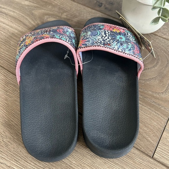 NWT Roxy Girl Floral Slide Sandals - Navy Blue Sole and Multicolor Strap Size 5 - Picture 3 of 5